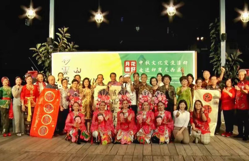 印尼雅加达会场演职人员合影。主办方供图