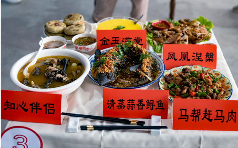 比赛现场制作的菜品。