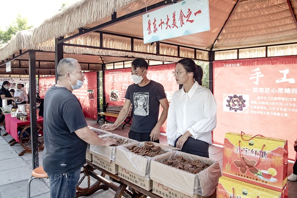 红糖展台。董舟、吴永康摄