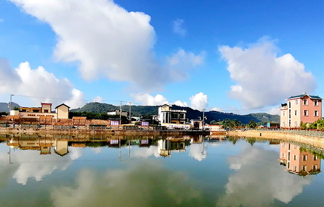 風景如畫的舍得村。陳玉山攝