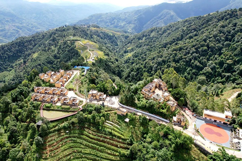 大頭拉祜寨現代化邊境小康村全貌。