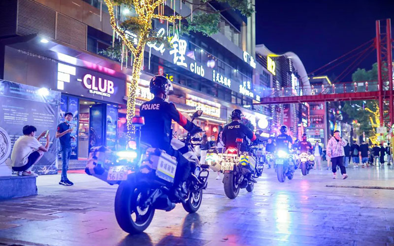 夜间巡逻。昆明市公安局西山分局供图