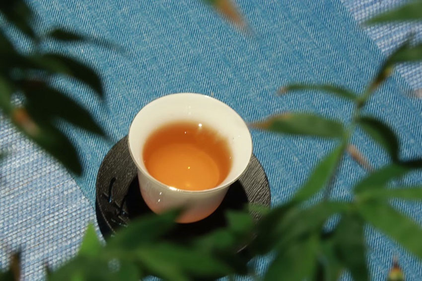 茶厂里的“有间茶社”。周海燕摄