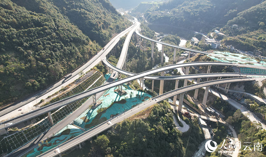 大漾云高速全线建成通车。杨佳燕摄