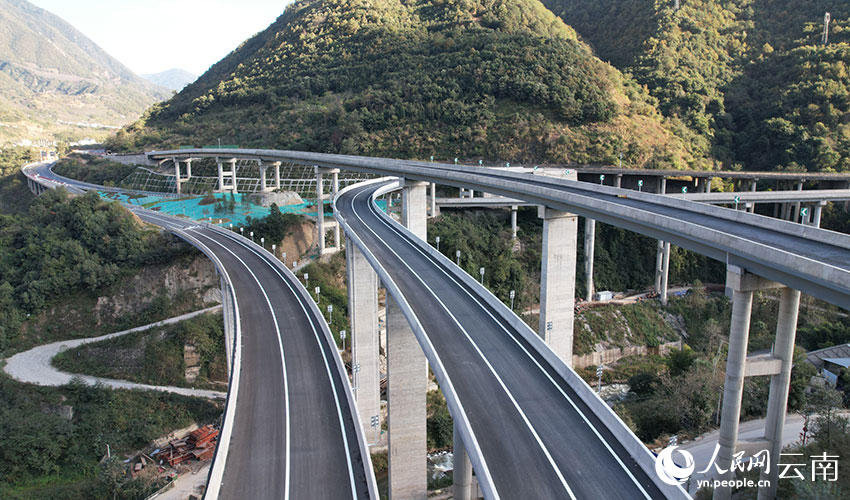 大漾云高速全线建成通车。杨佳燕摄