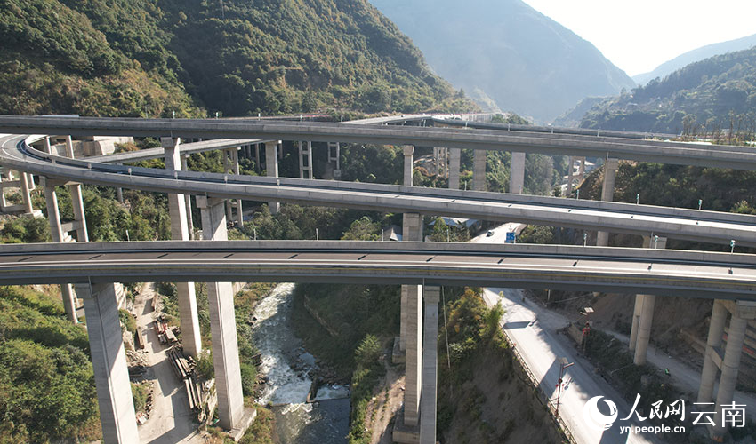 大漾云高速全线建成通车。杨佳燕摄
