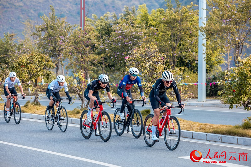 2022中国怒江自行车跨年邀请赛现场。侯开旷摄