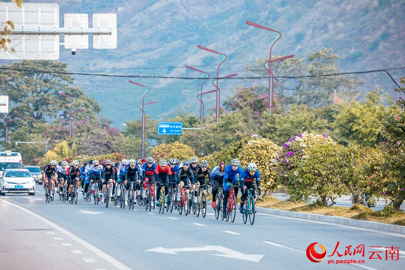 2022中国怒江自行车跨年邀请赛现场。侯开旷摄