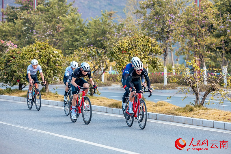 2022中国怒江自行车跨年邀请赛现场。侯开旷摄