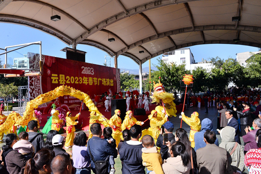 云县县城内的文化演出活动。  云县融媒体中心供图