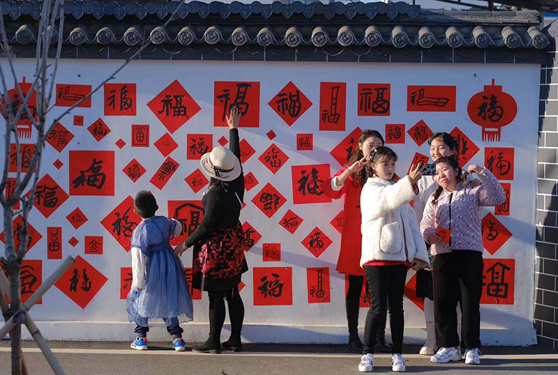 蒙自市新安所街道窯房村“百福牆”。張玨攝