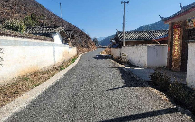 硬化项目施工完成后的路面（徐凤梅-摄）