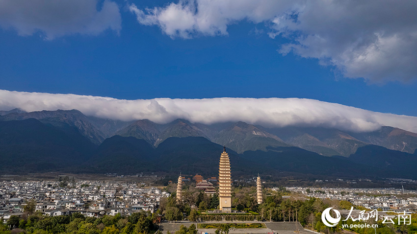 2月11日，云南大理苍山顶出现“云被”景观。嬴光万摄