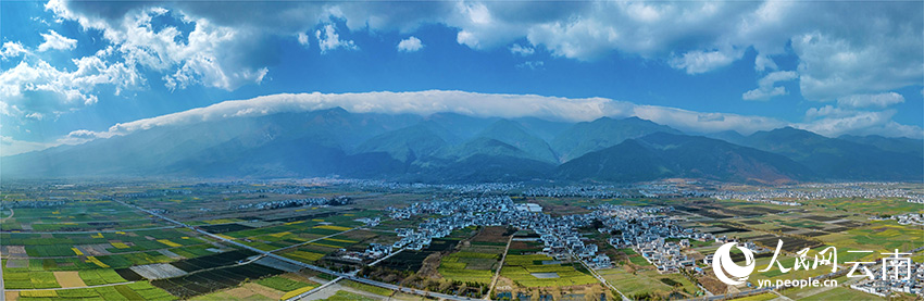 2月11日，云南大理苍山顶出现“云被”景观。赵一舟摄