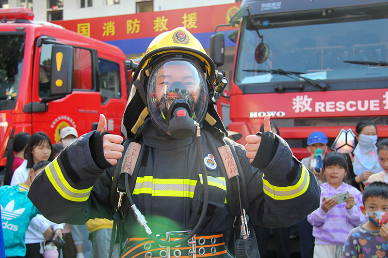 开学季到来，云南蒙自消防为辖区内学生开展开学第一课。 云南省消防救援总队供图