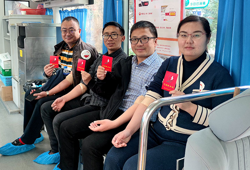 献血活动现场。云南昆明血液中心供图