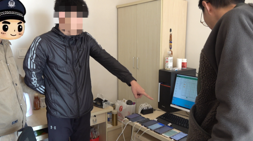嫌疑人指认现场。昆明市公安局供图