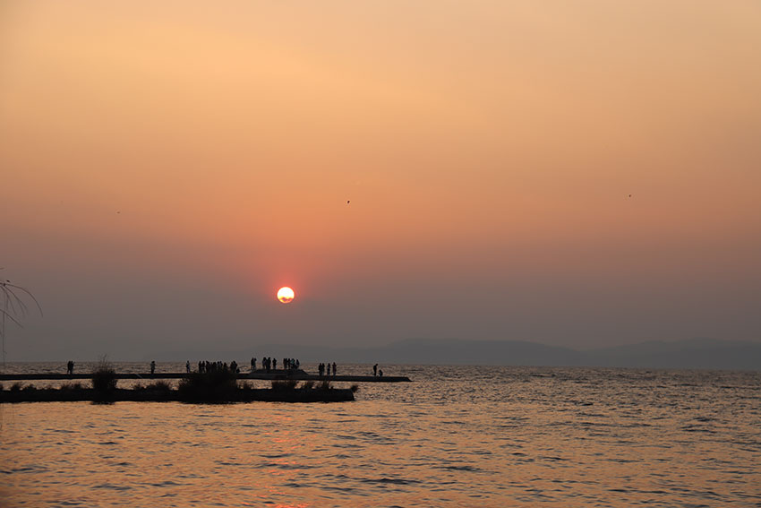 滇池之濱的網紅打卡地海晏村落日美景。昆明滇池國家旅游度假區供圖