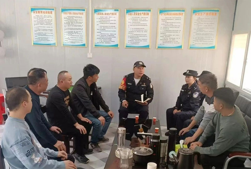漾濞县公安局顺濞派出所展安全生产等法律法规宣传。