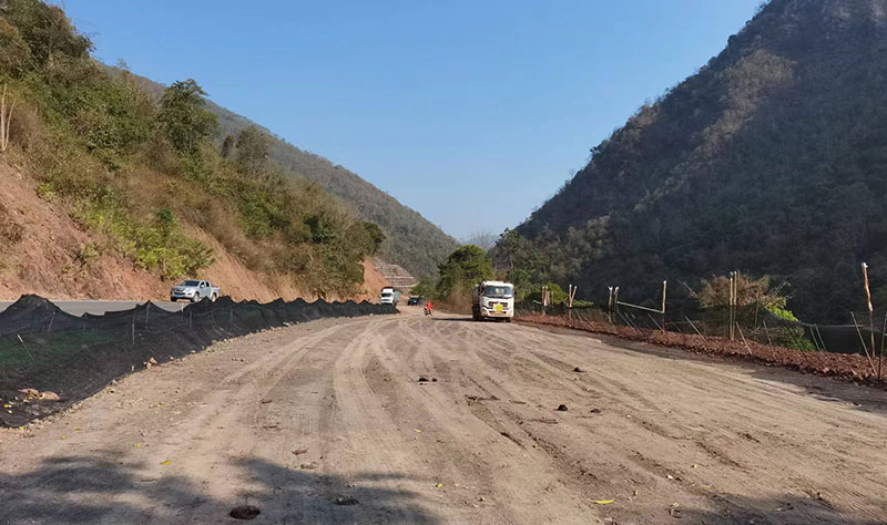 當地正對一處違建地塊進行覆綠。鎮沅縣融媒體中心供圖