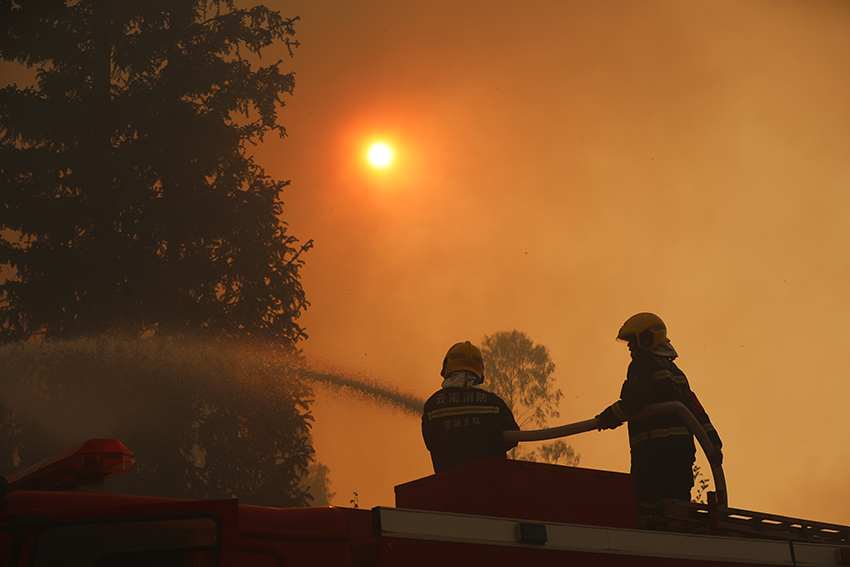2救火现场。云南省消防救援总队供图