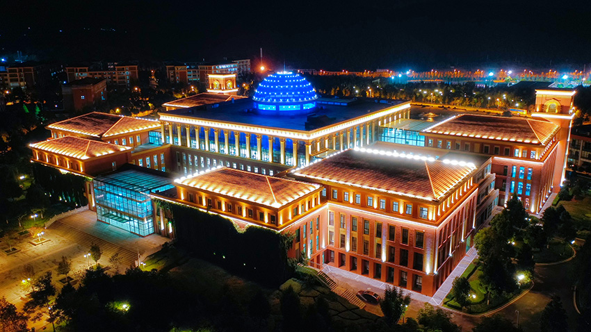 11雲南大學呈貢校區夜景航拍。雲南大學供圖