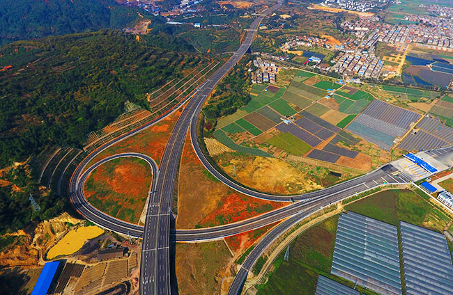 晋红高速公路观音山立交。