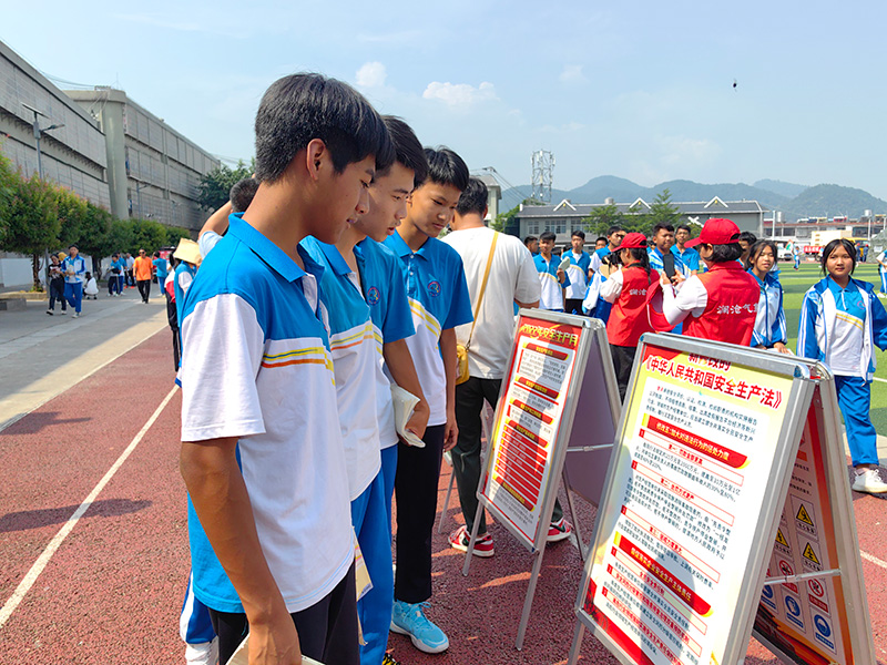 云南澜沧开展地震演练增强防灾减灾意识。澜沧县融媒体中心供图