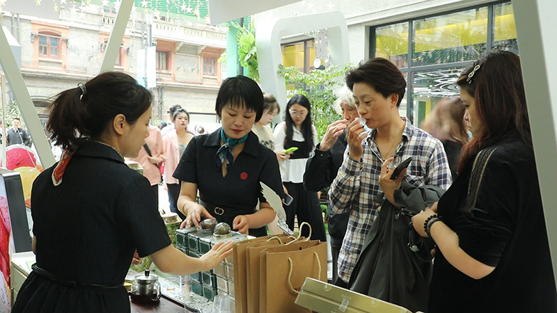 “云南·澜沧-茶·咖快乐生活节”澜沧县特色产品推介活动在上海举行。澜沧县融媒体中心供图0