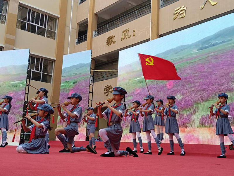 昆明市西山区棕树营小学为孩子们庆祝节日。西山区融媒体中心供图