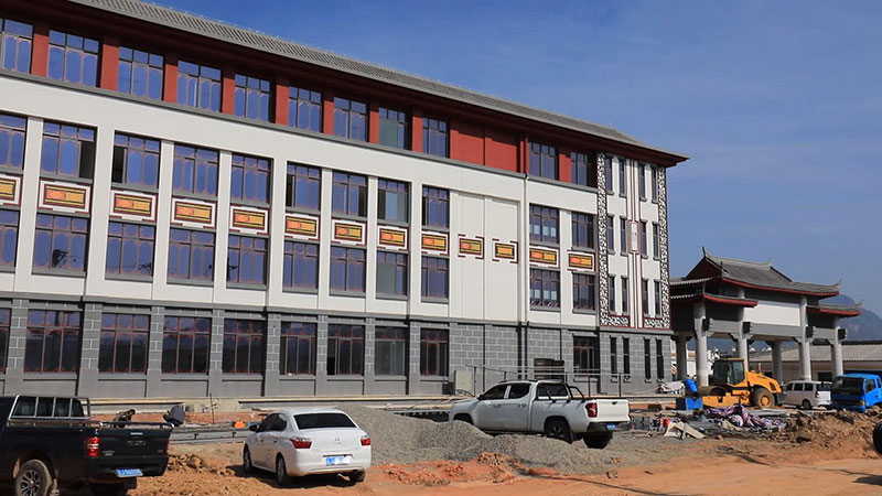 建设中的宁洱县民族团结实验小学。杨媚摄