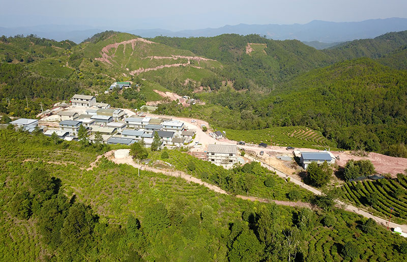 航拍民乐镇大村村秧塔村民小组全貌。