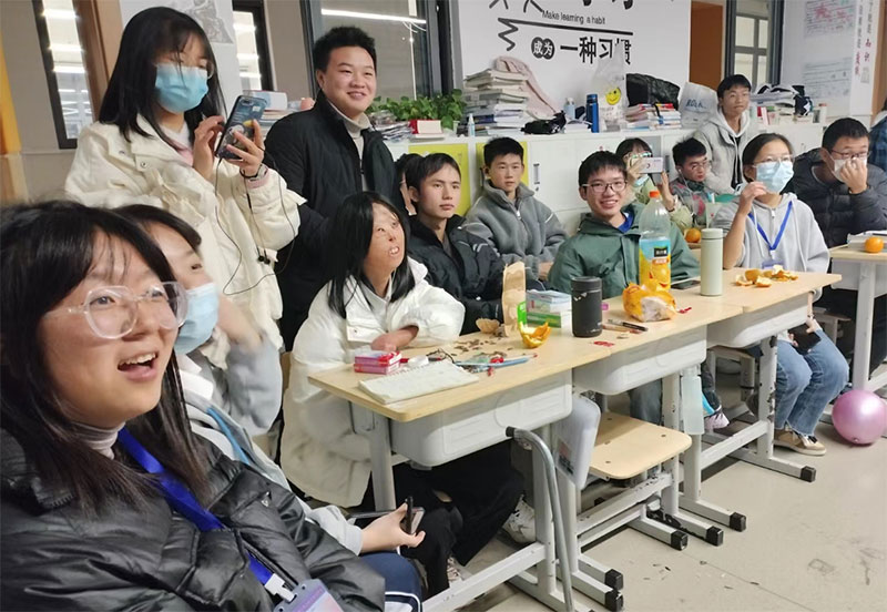 李兰和同学们相处融洽。 受访者供图