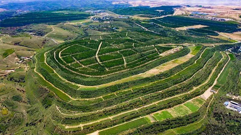 陸良縣母雞山山體修復后的規劃效果圖。