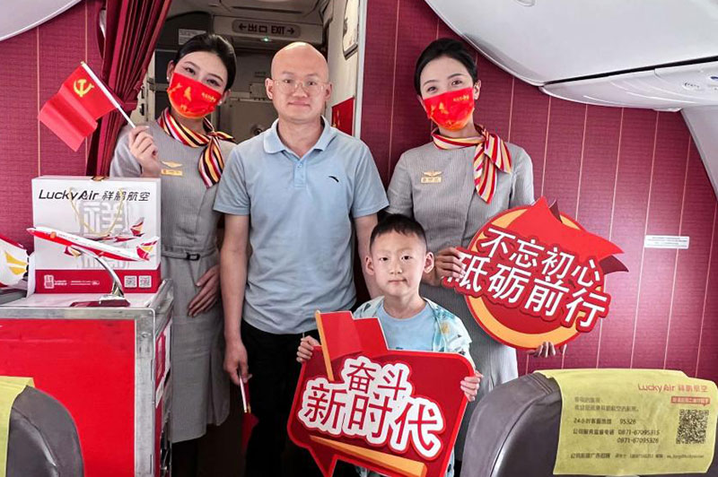 主题航班活动现场。 边红丽摄