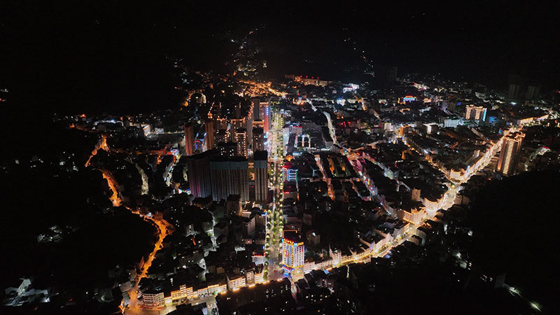 威信县城夜景。
