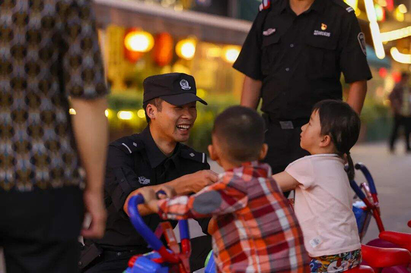 昆明楊家地派出所：守護南亞商圈“煙火氣”。昆明市公安局西山分局供圖1