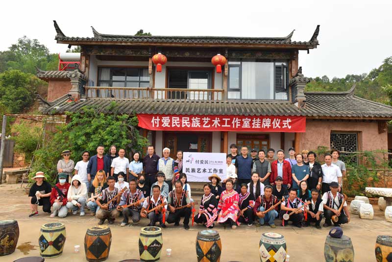 著名画家付爱民工作室挂牌成立。苏锟摄