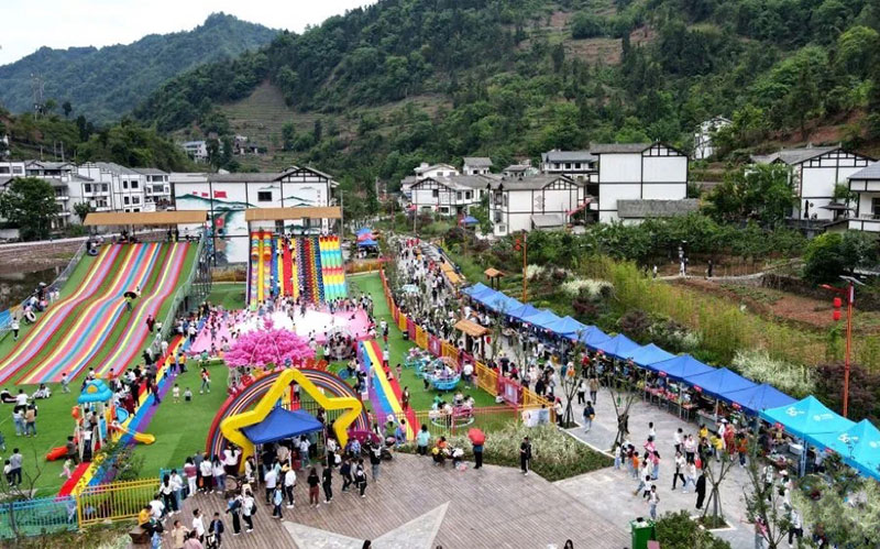威信县扎西镇庄子上。
