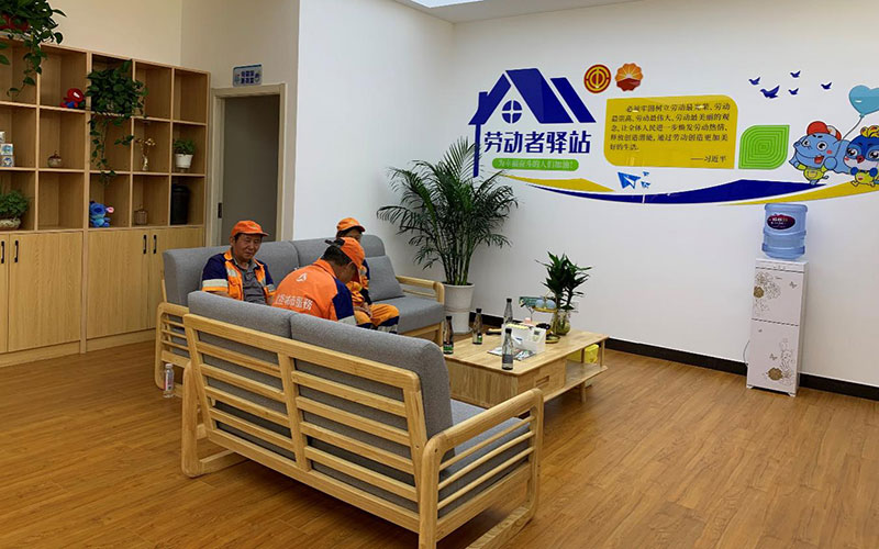 職工正在驛站內休息。雲南省總工會供圖