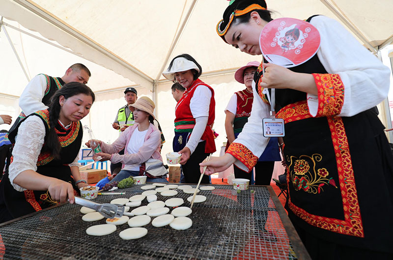 昆明经开区阿拉街道举行2023年火把节系列活动。昆明经开区党工委供图