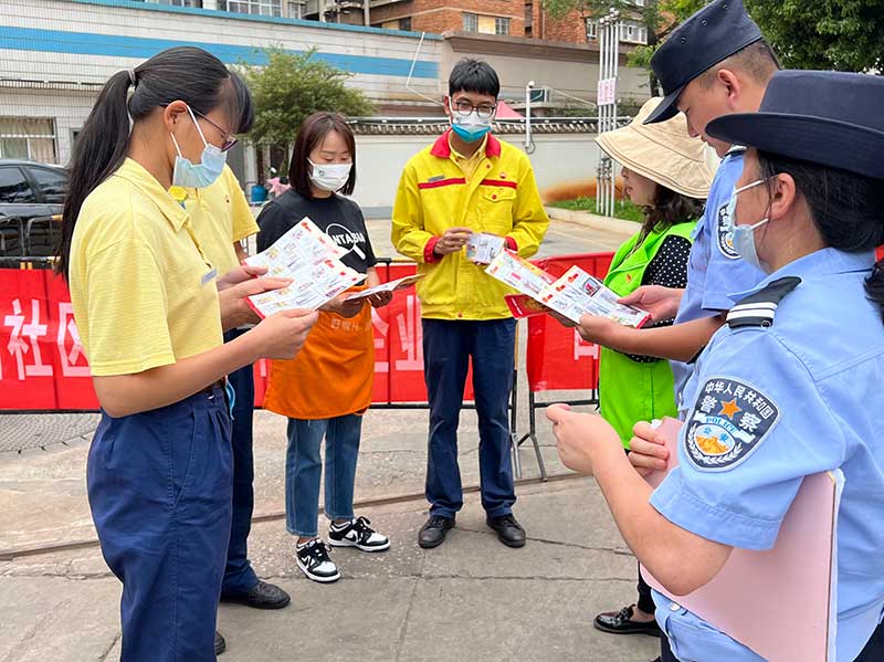 昆明市公安局五華分局龍翔派出所開展普法強基補短板法治宣傳活動。五華公安供圖
