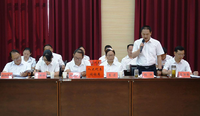 县人大代表专题询问。南华县融媒体中心供图