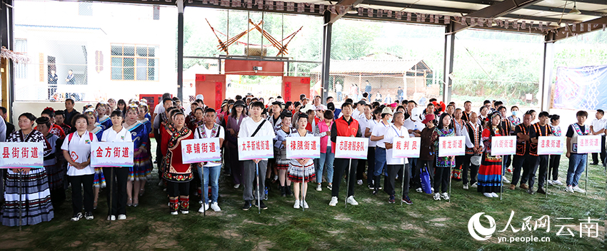 安宁市9街道组成6个参赛队伍共75名运动员参赛。人民网记者 徐前摄