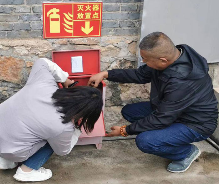 公司定期对消防设施进行检查。周寸伟摄