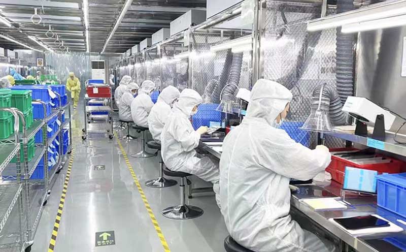 开远市轻工业园区偏光片生产现场。马丽摄