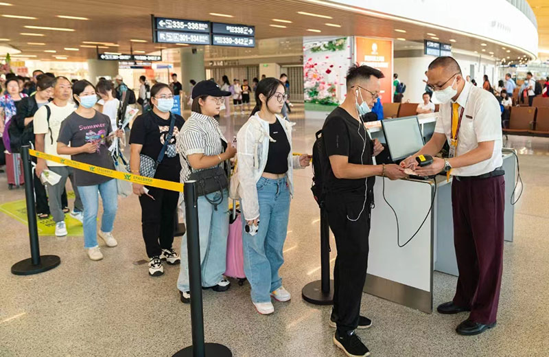 旅客保障。尚震摄
