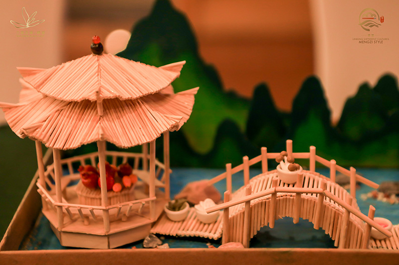 孩童手工作品展示。倪凤萍摄