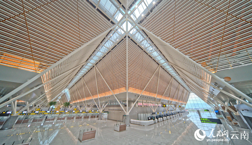 暹粒吴哥国际机场航站楼内景。胡云龙摄