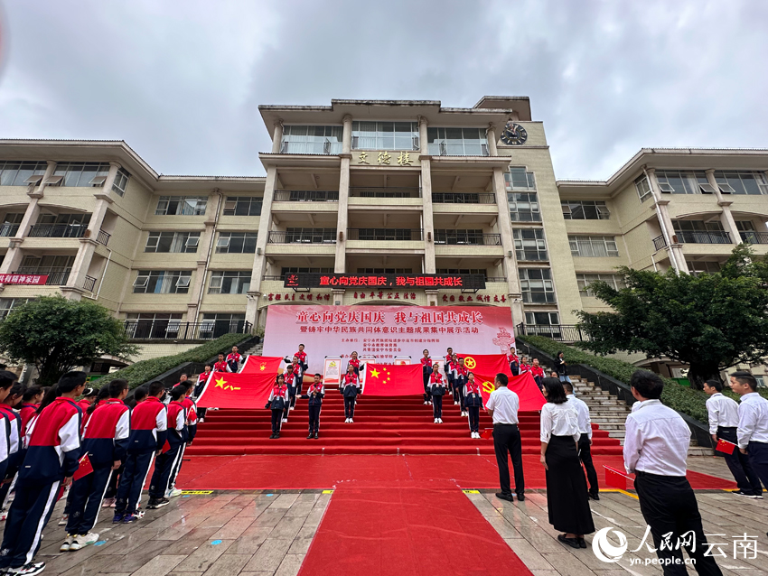开展“五旗”主题教育。人民网 曾智慧摄